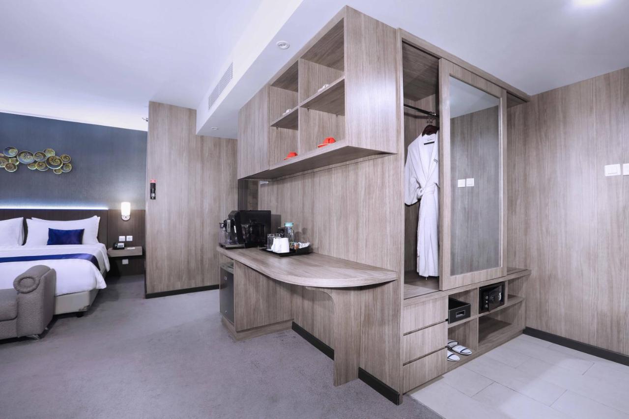 Aston Inn Pandanaran Семаранг Экстерьер фото