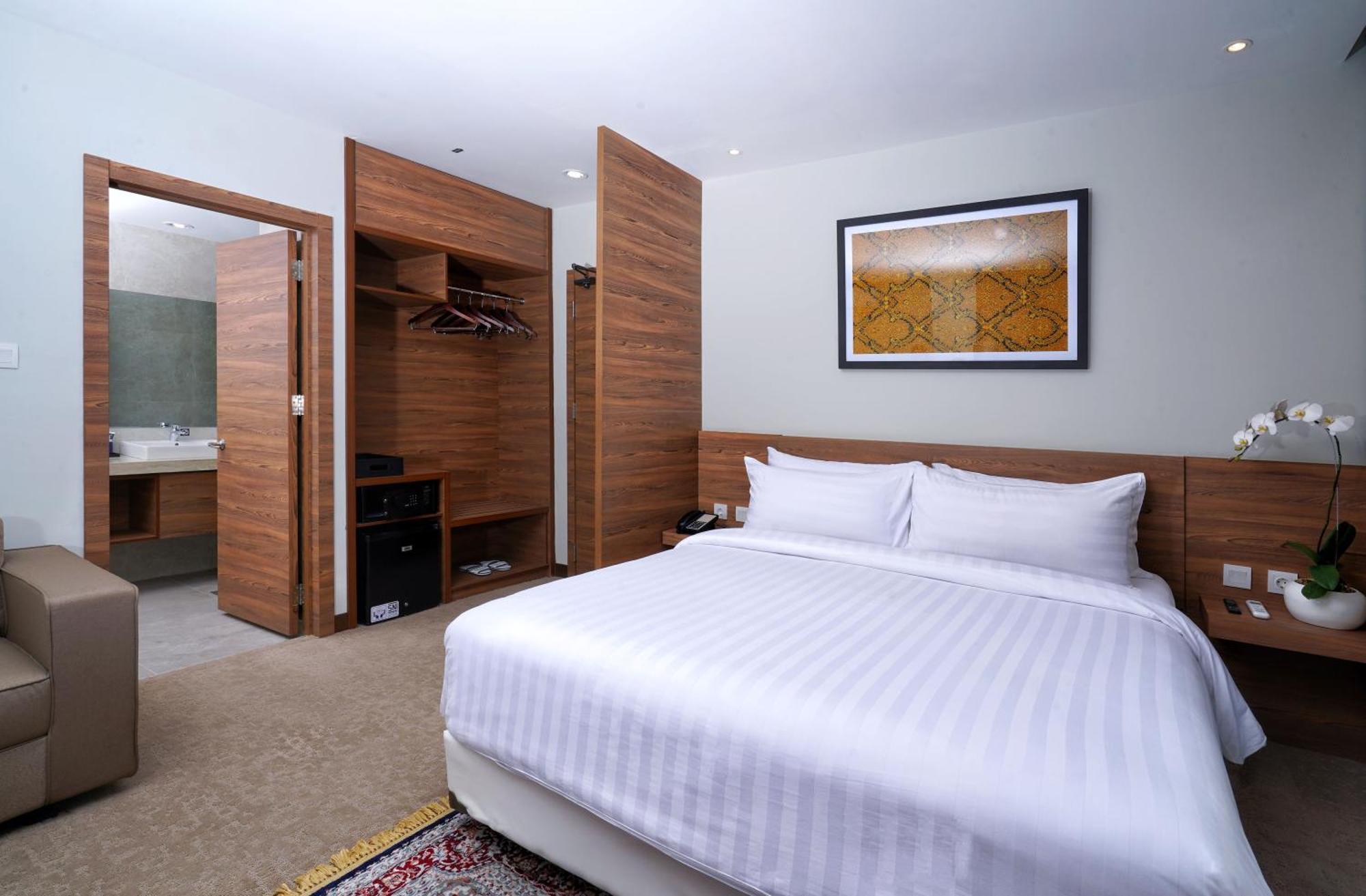 Aston Inn Pandanaran Семаранг Экстерьер фото