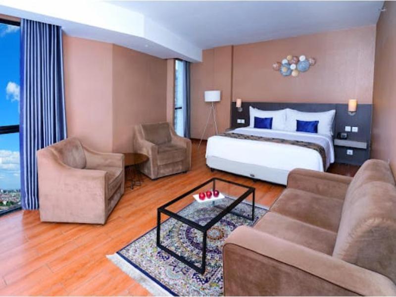 Aston Inn Pandanaran Семаранг Экстерьер фото